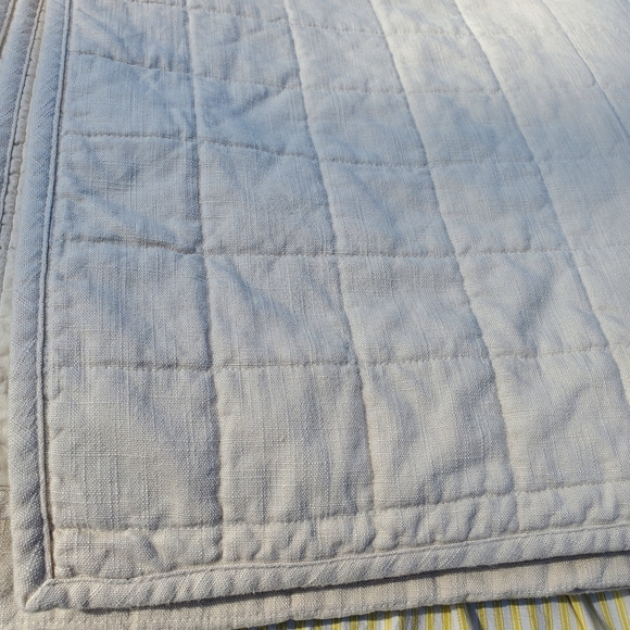 Queen quilt - Picture 2 of 5